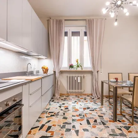 Book Now! A 1 Min Walk From Duomo Of Apartment *