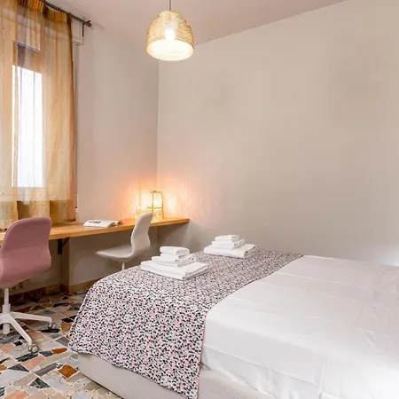 Apartment Book Now! A 1 Min Walk From Duomo Of
