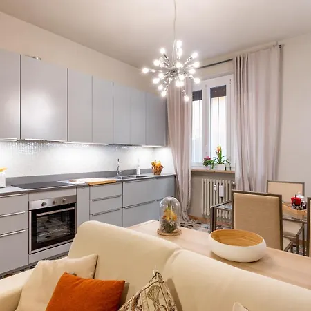Book Now! A 1 Min Walk From Duomo Of Apartment *