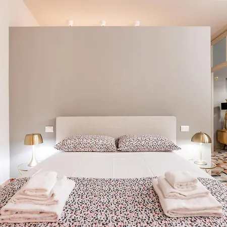 Apartment Book Now! A 1 Min Walk From Duomo Of *