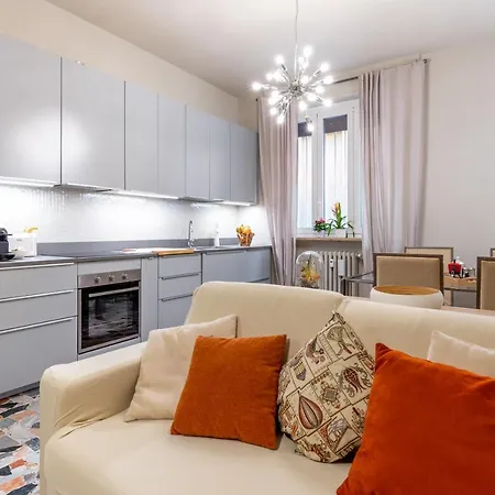 Book Now! A 1 Min Walk From Duomo Of Apartment Parma