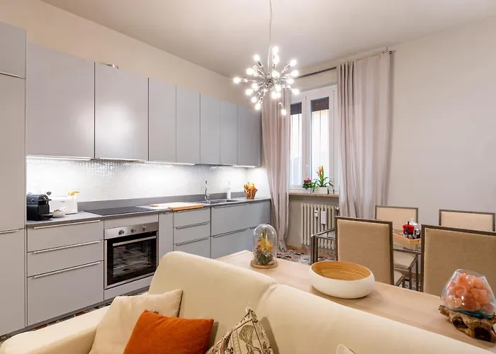 Book Now! A 1 Min Walk From Duomo Of Apartment *